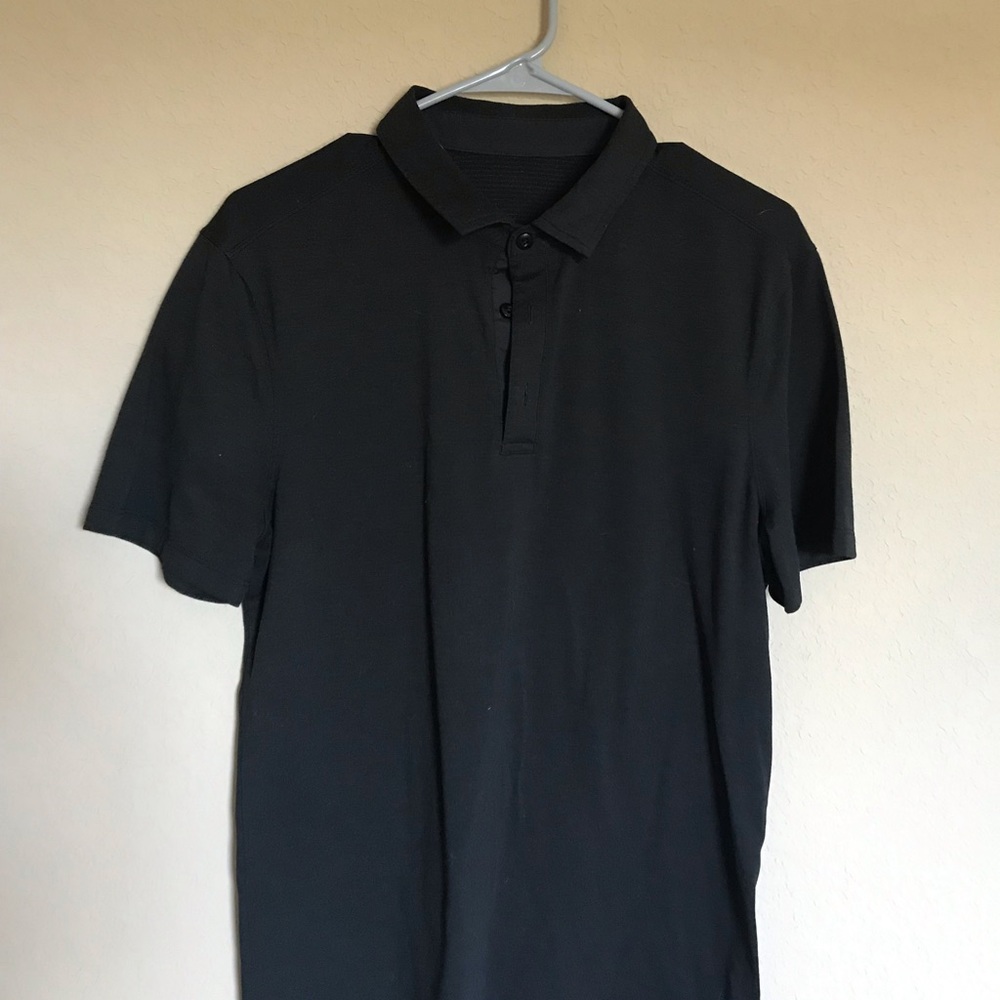 Lululemon men’s shirt size medium